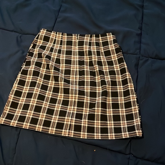 Like New Brandy Melville Skirt - Picture 3 of 3